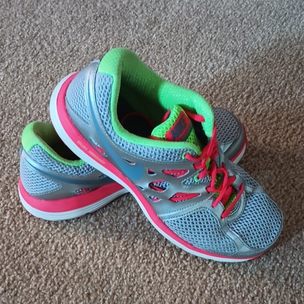 Women's Nike Dual Fusion Lite Size 7.5